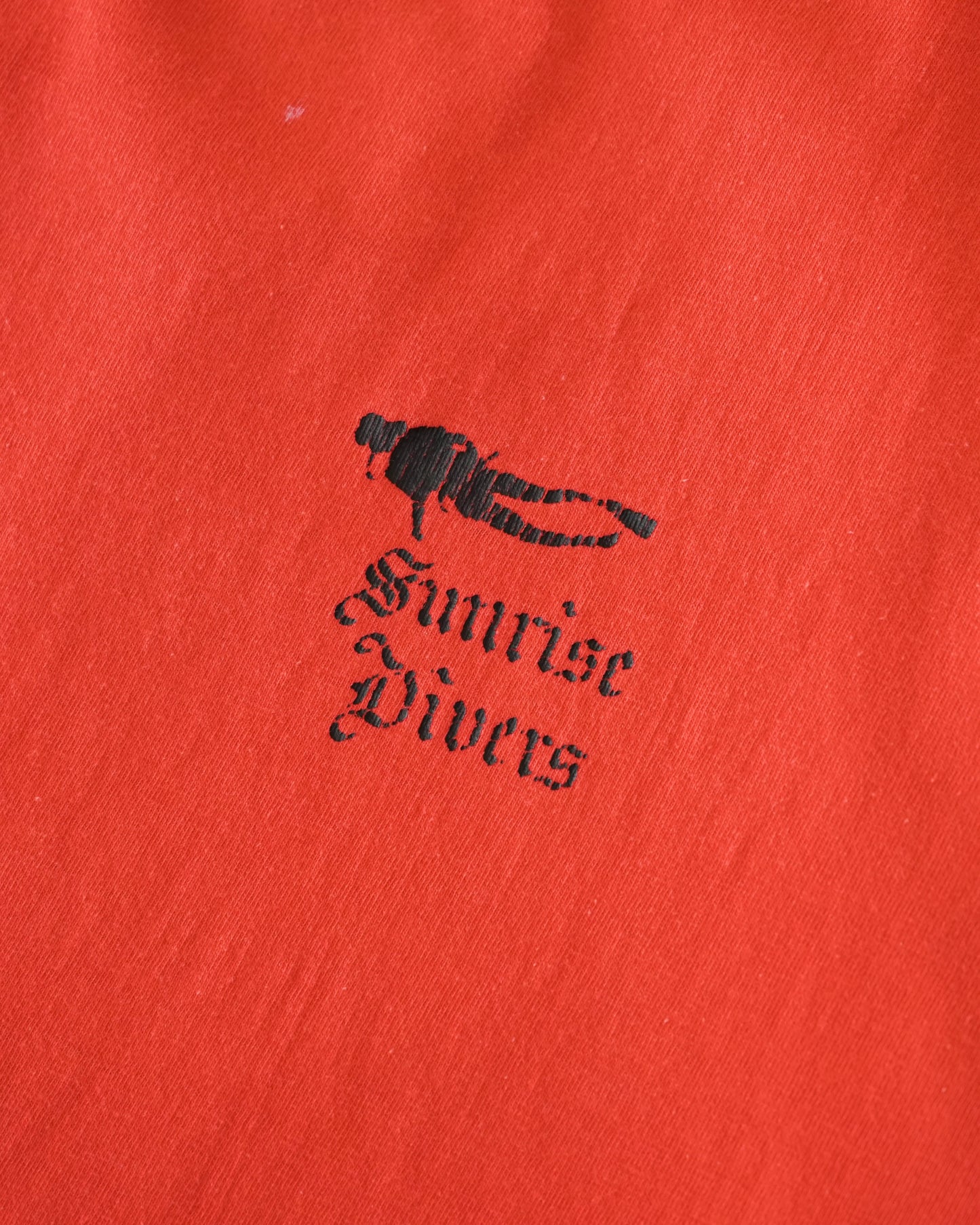 90s Sunrise diver back print tee