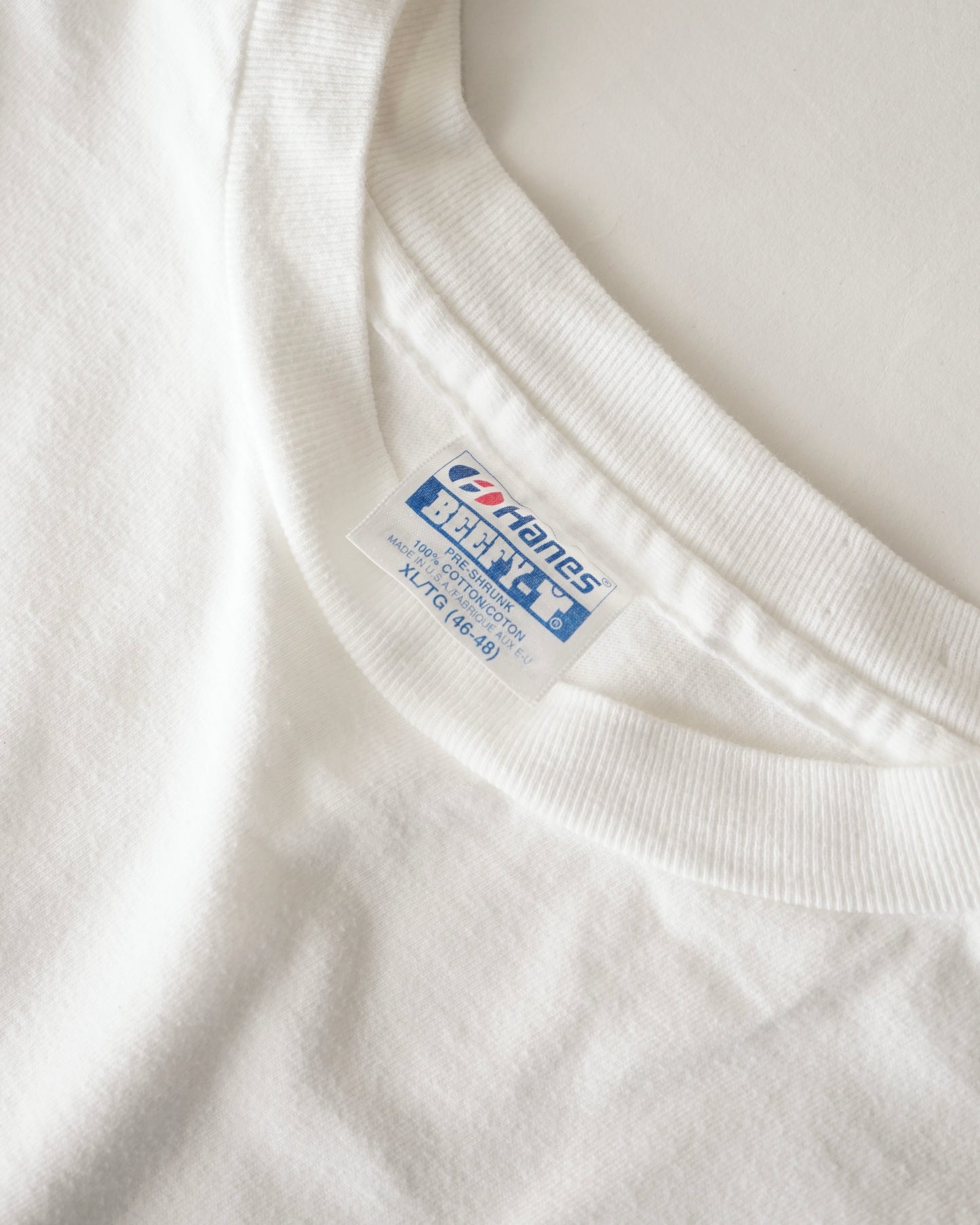 90s hand signal print tee
